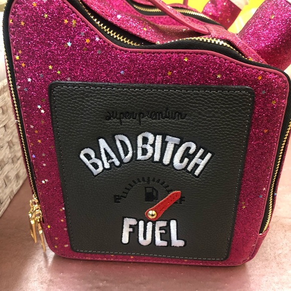 These purses & clothes are hot - Picture 3 of 9